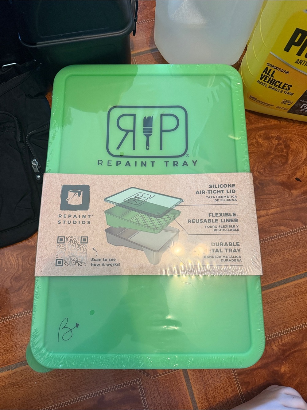 Repaint Tray Silicone Paint Tray in Bright Green